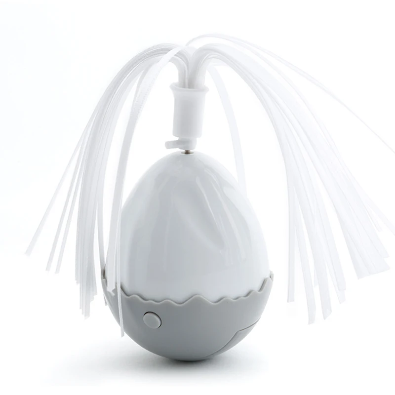 Электрическая игрушка для кошек - вращающийся автоматический мячик с перьями, создающий движение и интерактивное взаимодействие с животным.