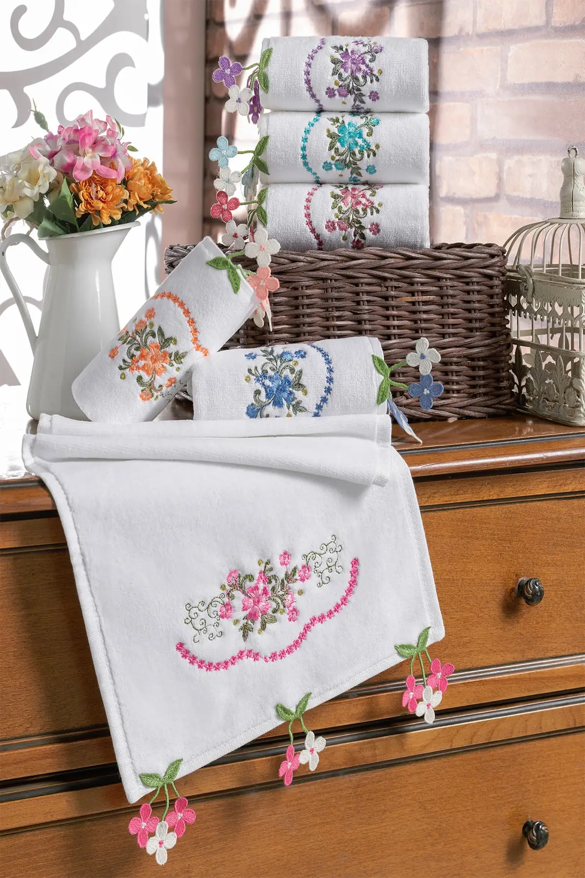 

30x50 Embroideried Hand Towel 6'l Printed Cotton Multi-Pink