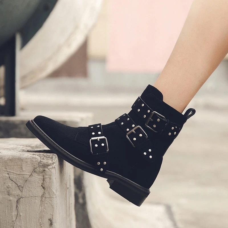 

2020 New Wome's Genuine Leather Boots Rivets Autumn Winter Fashion Ankle Boots for Women Punk Ladies Motorcycle Snow Boots Shoes