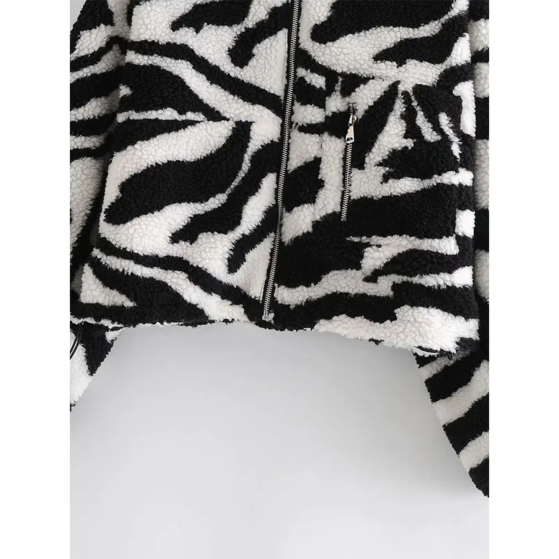Куртка женская зимняя меховая на молнии с принтом зебры