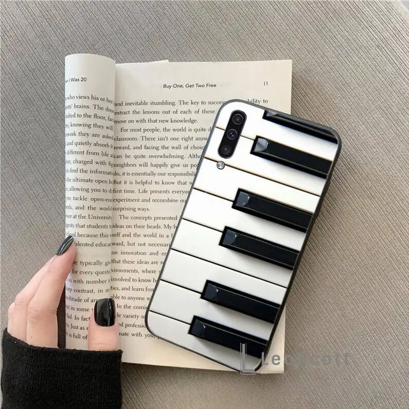 

Black white music piano Phone Case For Samsung A20 A30 30s A40 A7 2018 J2 J7 prime J4 Plus S5 Note 9 10 Plus