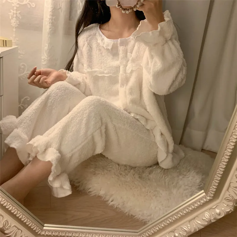 

Alien Kitty 2021 Beige Solid Homewear Ruffles Brief Women All Match Loose Stylish Korean Nightwear High Quality Pajamas Sets