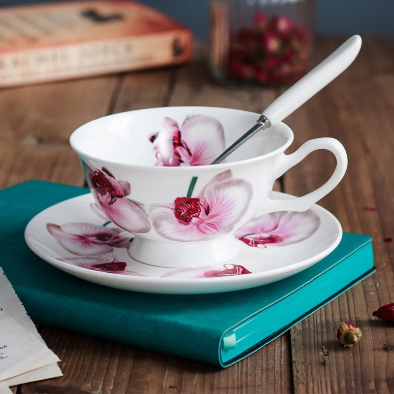 

Bone China Coffee Cup with Saucer Spoon ,European Coffee cup Set British Afternoon Tea Cup Black Teacup for Coffee Shop Office