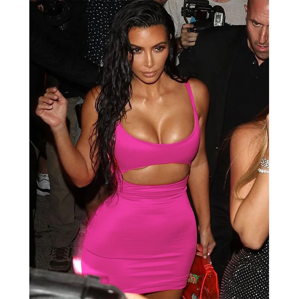 Розовое блестящее атласное платье на бретельках с бриллиантами женское