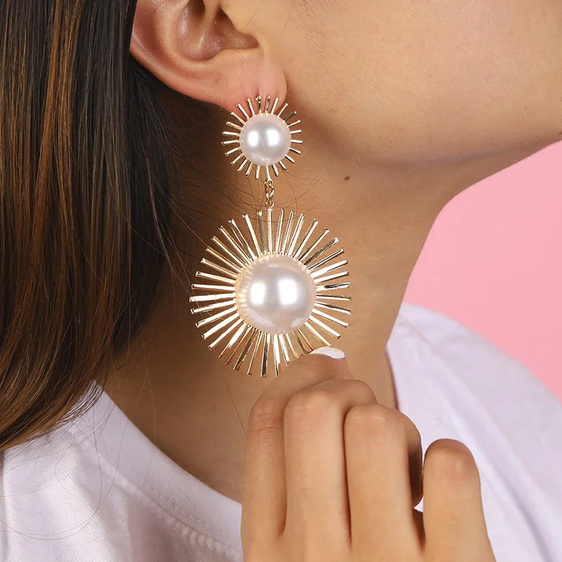 Классические серьги гвоздики с подсолнухом металлические золотистого и