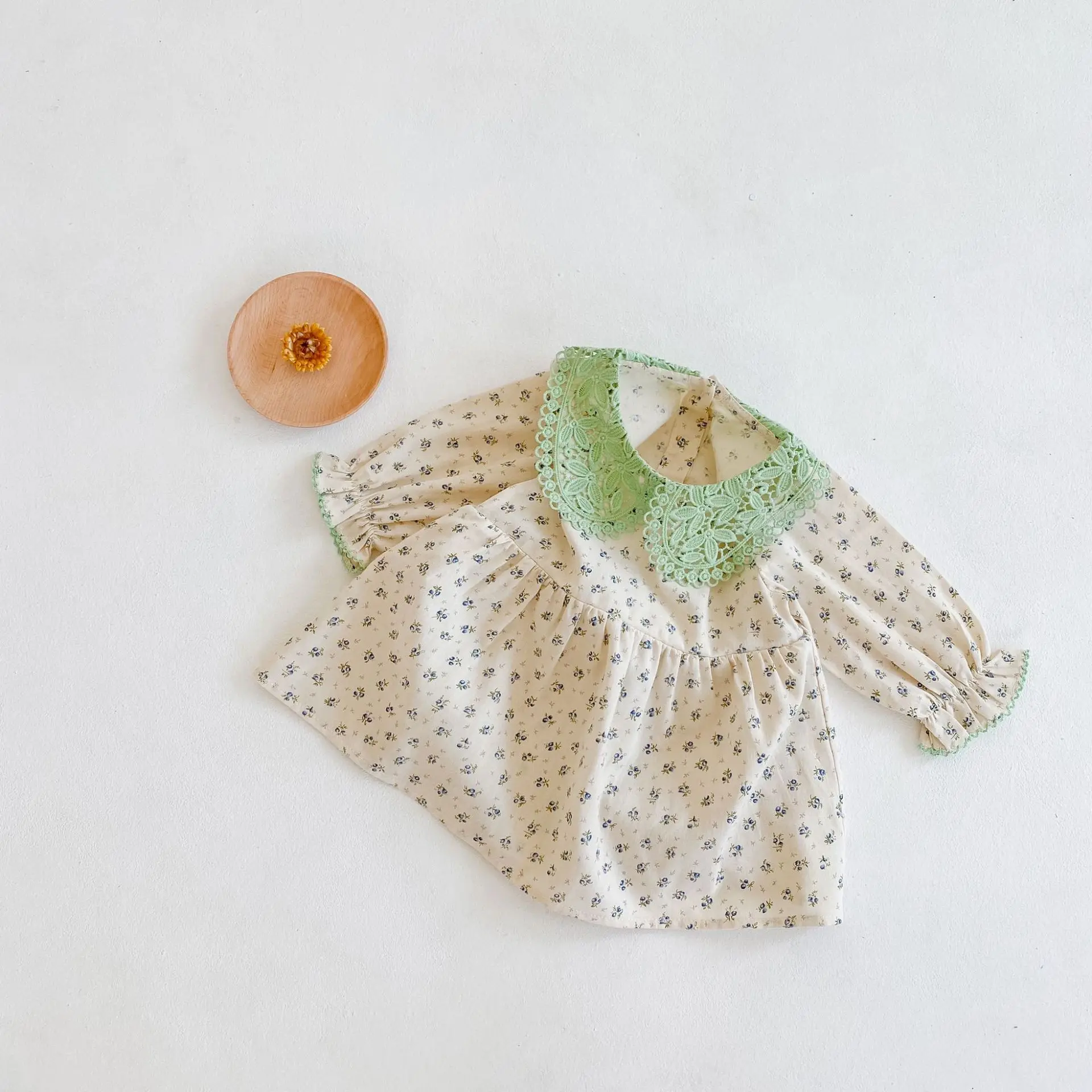 Платье с цветочным рисунком и длинными рукавами для маленьких девочек Красивые