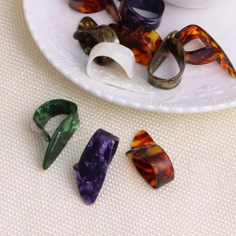 4 teilesatz daumen finger gitarre picks gitarre plektren mantel für akustische elektrische bass gitarre zufällige farbe großhandel fre