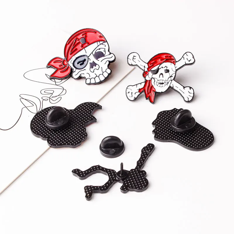 Пиратский череп фантастический танцующий скелет призрак значок модный