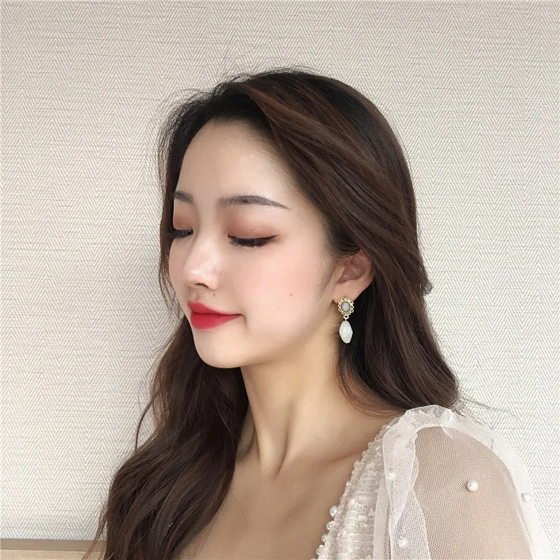 S925 Серебряные иглы Асимметричные личности полые серьги в виде цветка изысканный