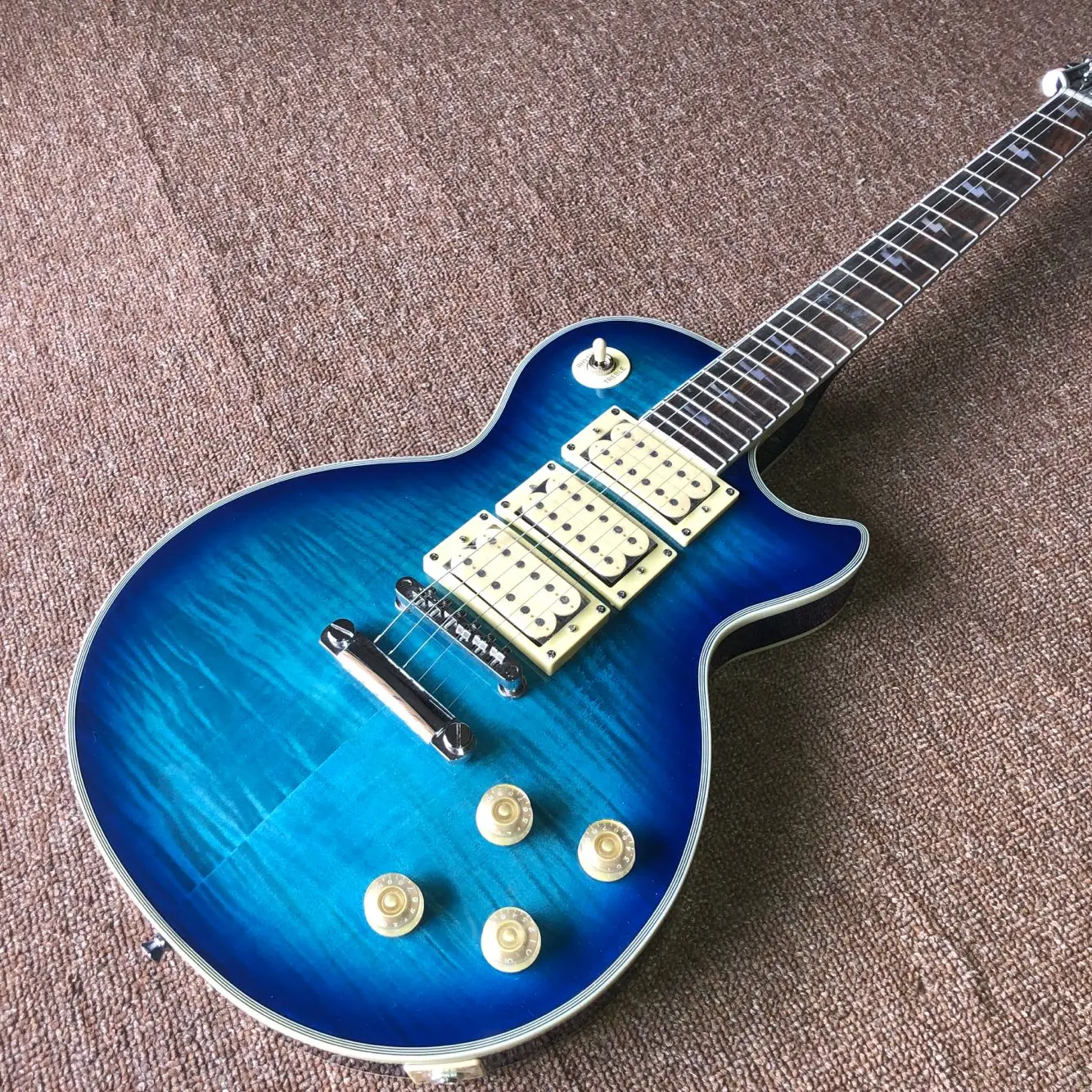 

Custom Electric Guitar Blue color Tiger flame maple 6 stings gitaar high quality 3 pickups mahogany body Rosewood fingerboard.