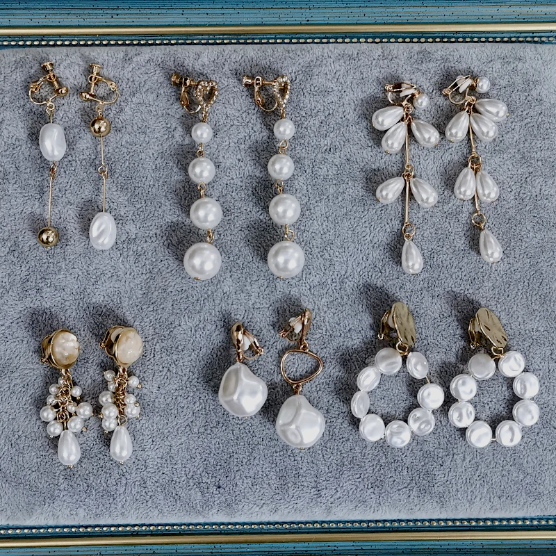 Женские асимметричные серьги клипсы жемчужные в стиле барокко вечерние без