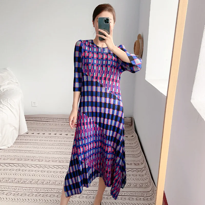 

Autumn 2021 new plaid print long dress women Miyak fold Fashion plus size loose three-quarter sleeve round neck dress
