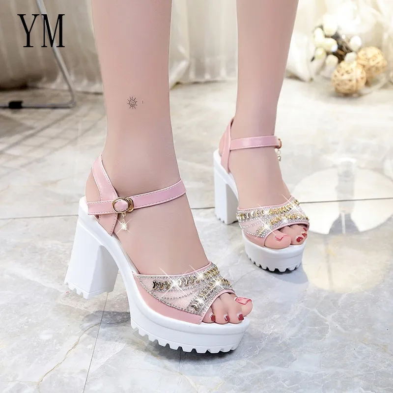 Летние женские туфли на массивном высоком каблуке с открытым носком пикантные