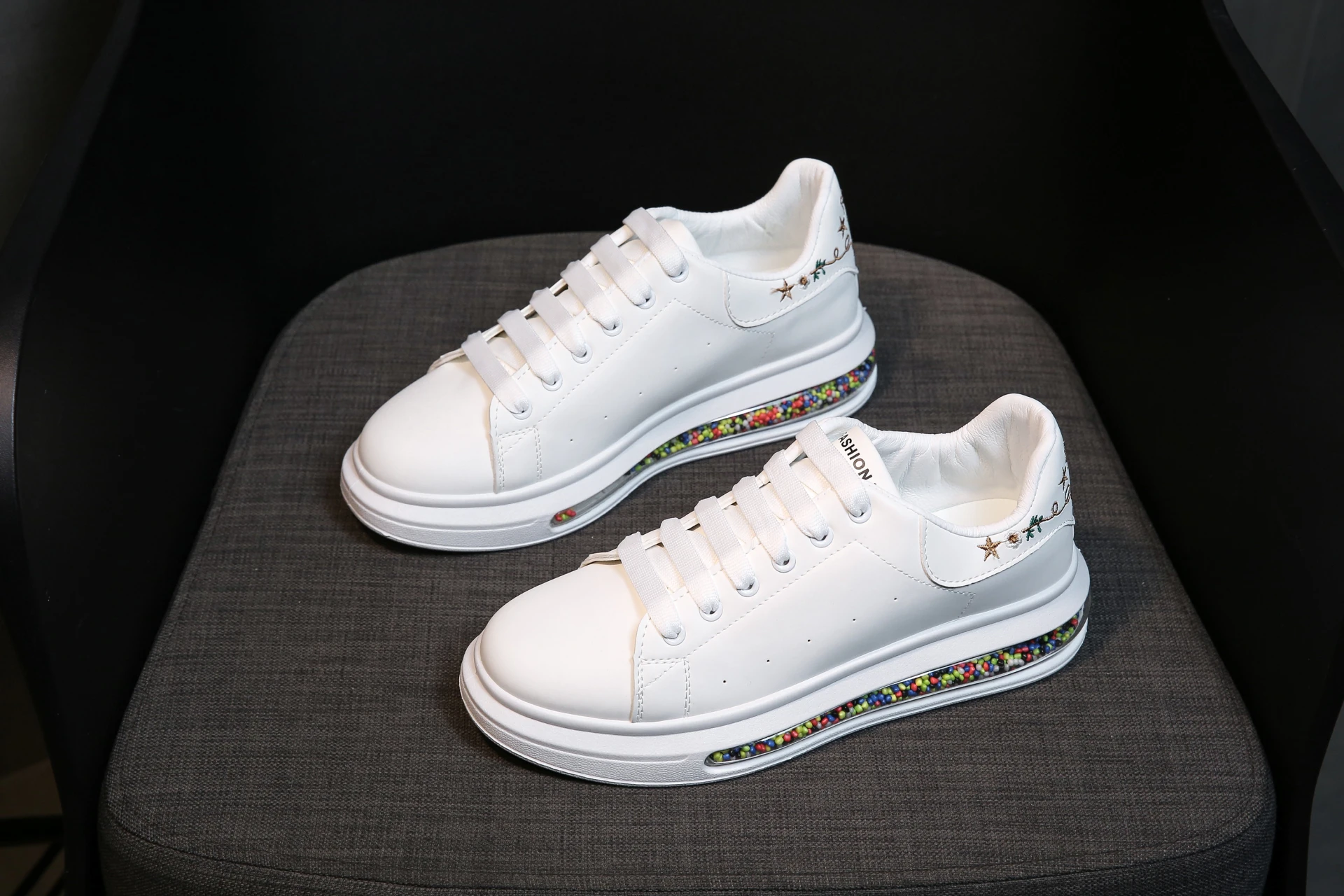 

2021 new small white board shoes sports tide brand white shoes net celebrity increase air cushion wild tide shoes