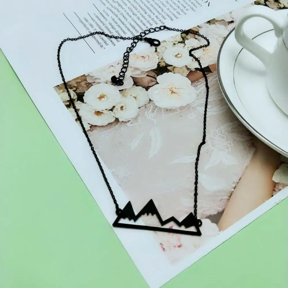 Модное женское ожерелье матового черного цвета хорошее качество с подвеской в