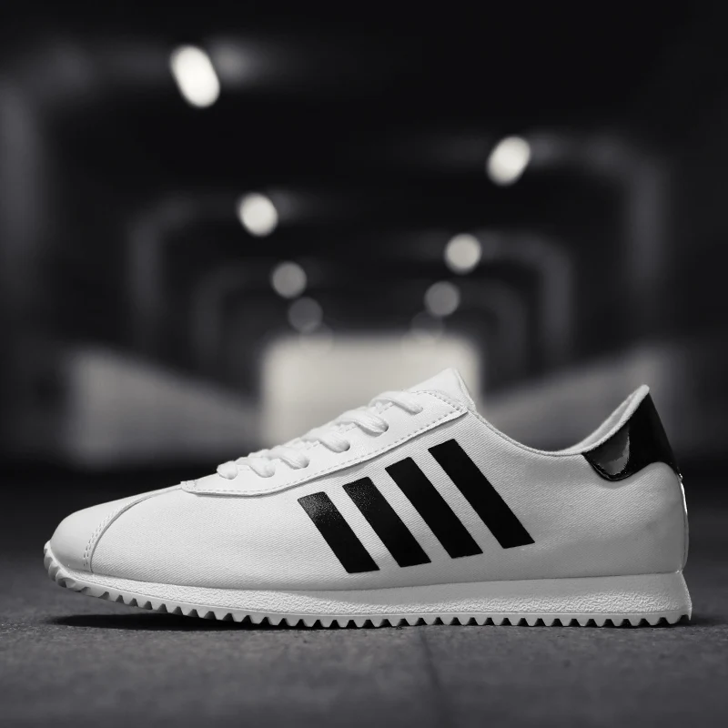 

Модная мужская обувь, дышащая спортивная обувь, мужская повседневная обувь для бега на мягкой подошве, белая легкая обувь для прогулок, ориг...