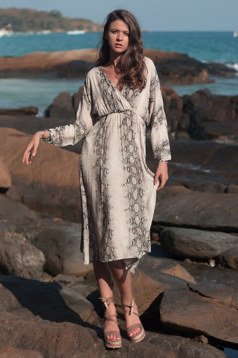 

Linglewei New Spring and Summer Women's Dress Deep V-neck printing Thin waist Street tide dress