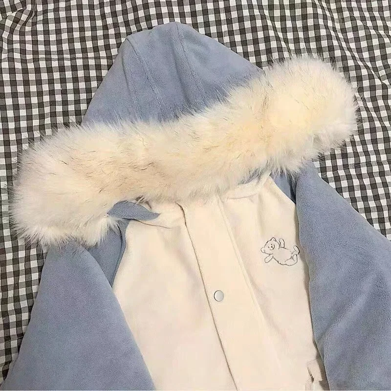 Новинка зимнее пальто с капюшоном и меховым воротником вышивкой милого медведя