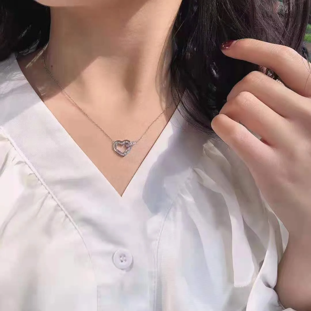 

100% 18K Gold Diamond Pendant Necklace Woman Fashion Style Heart Shaped Engagement Jewelry