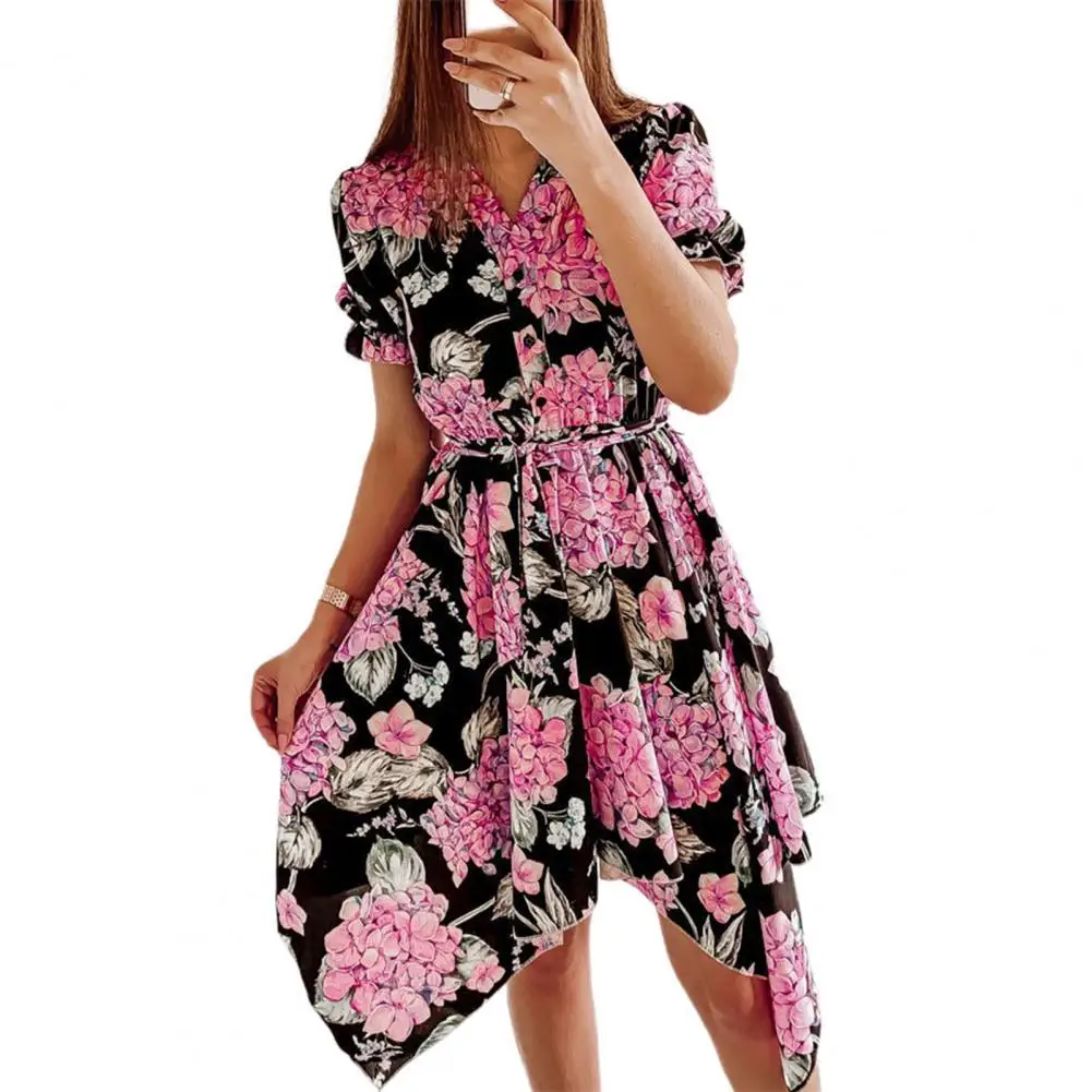 

Женское платье с цветочным принтом, коротким рукавом и V-образным вырезом