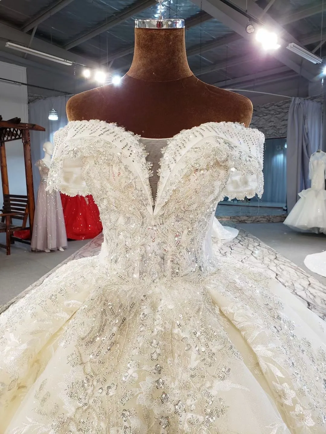 Gorgeous Off The Shoulder Ball Gown Wedding Dresses China Vestido De Noiva Beading Lace Appliques Lace Bridal Gowns