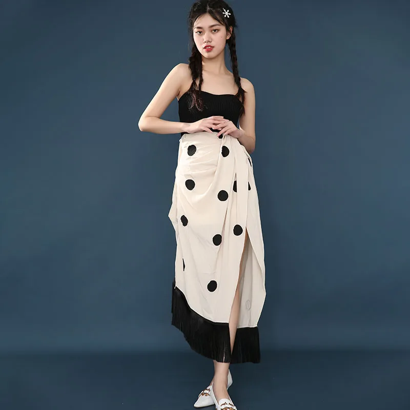 

[EAM] 2021 New Spring Summer High Elastic Waist Black Dot Printed Tassels High Vent Half-body Skirt Women Fashion Tide JT76300