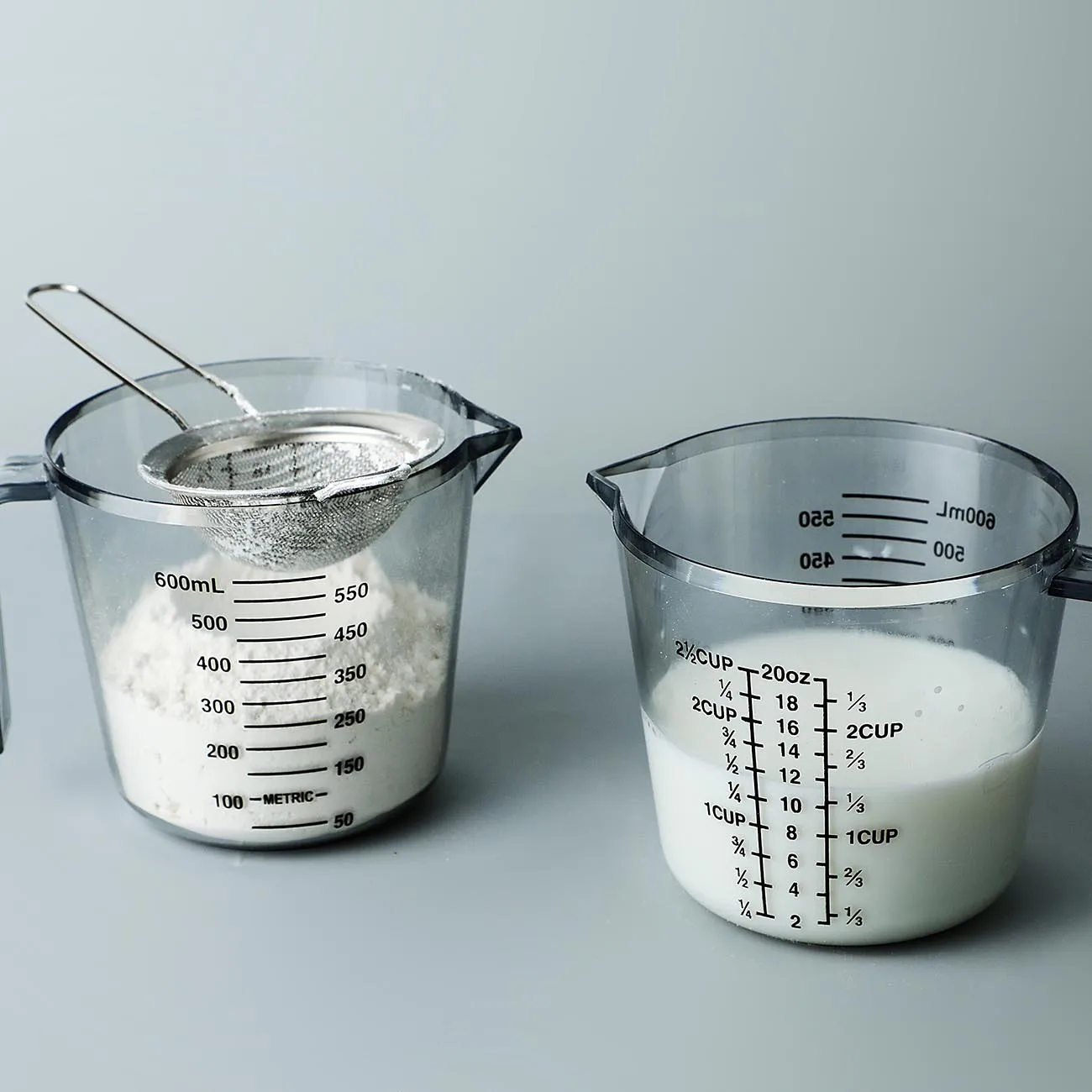 Пластиковый мерный стакан 600 мл прозрачная Кружка со шкалой измерительное