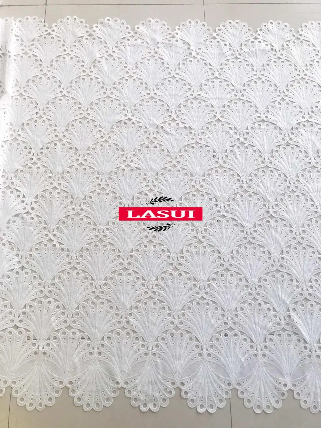 LASUI, высокое качество, 1 ярд, полый белый молочный шелк, большая вышивка, Водорастворимая кружевная ткань, сделай сам, вечернее платье S0036