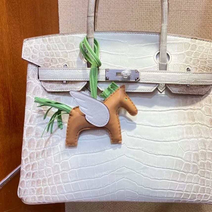 

Trending Swift Leather Horse Bag Charm Luxury Paddock Horse Keyring Real Sheepskin Nano Pegasus Pendant Flying Horse Ornament