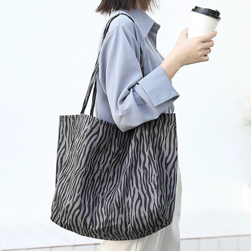 

Холщовая Сумка-тоут на одно плечо для женщин, модный вместительный экологически чистый многоразовый шоппер с принтом зебры
