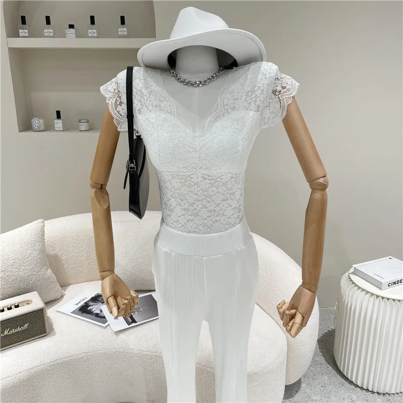 

Women's Spring Summer 2021 Fashion Lace bottomed short sleeveless shirt V-neck slim vest