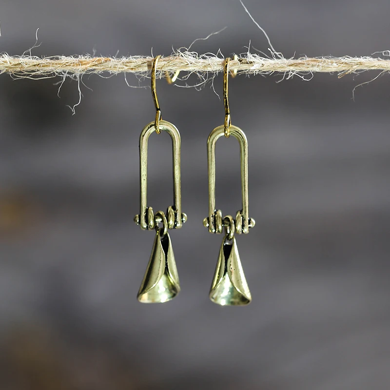 

Classic Retro Gold Color Hollow Wind Chimes Dangle Earrings for Women Wedding Party Vintage Ethnic Long Drop Jewelry