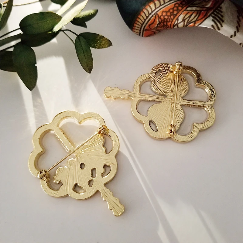 

Classic Metal Drip Glaze Retro Elegant Folk-Custom Flower Fan Brooch Clothes Lapel Pin For Women Girl Collar Accessories Jewelry