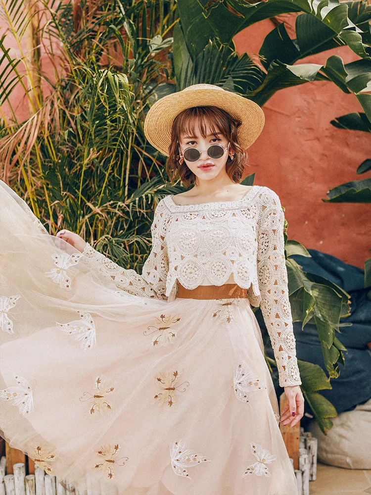 

2020SS NEW COLLECTION Long Sleeve Crocheted Lace Crop Top Women