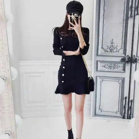 Осенне зимнее вязаное платье свитер женское черное однобортное облегающее мини