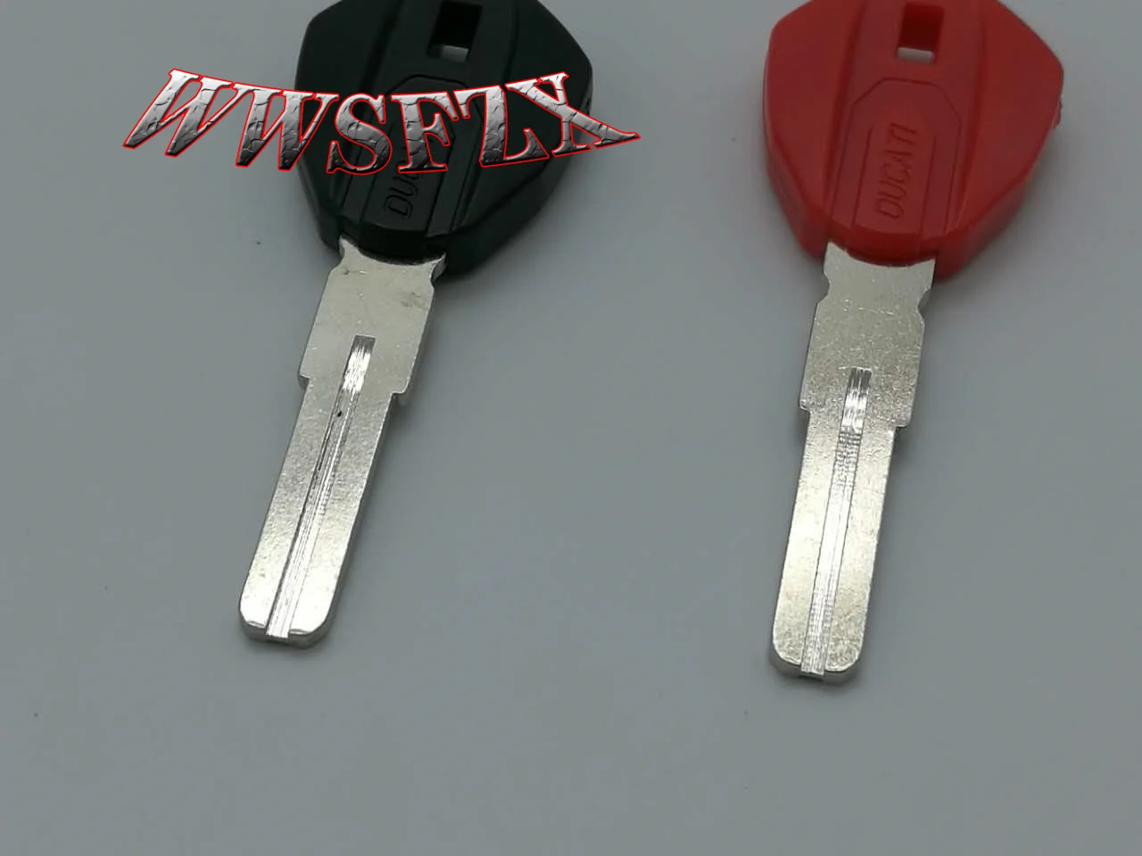 

Черный/красный ключ для мотоцикла без надписей, неострое лезвие для Ducati 696 796 M1100 1199 1098 1198 659 656 Monster