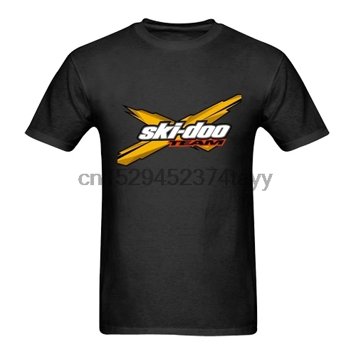Лыжи-Doo-BRP самые популярные в мире Снегоходы Черная Мужская футболка с круглым