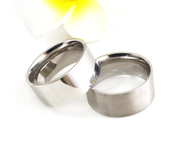 

Men's and women's fashion accessories black rose gold ring titanium steel couple ring simple ring