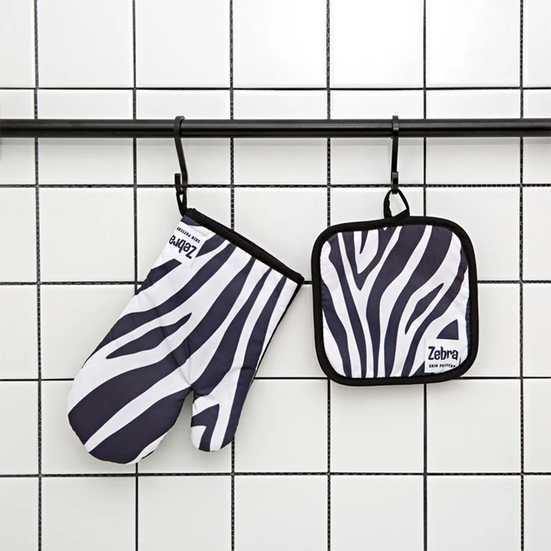 

2pcs Kitchen Gloves Insulation Leopard Pattern Pad Cooking Microwave Gloves Baking BBQ Oven Potholders Oven Mitts Kitchen Gloves