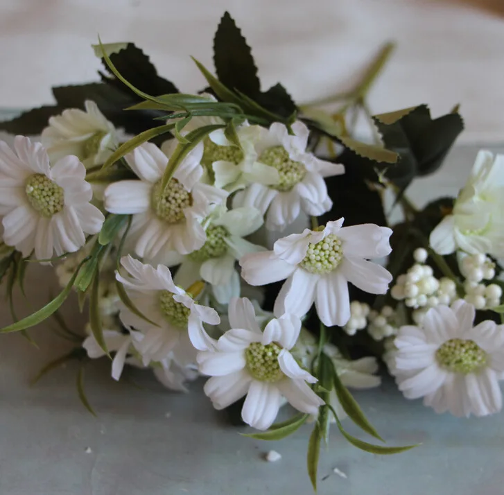 

3pcs/lot Faux Flower 6 Forks Daisy Silk Flowers for Home Garden Decoration Wedding Table Fake Flower Daisy Hand Hold Bouquet