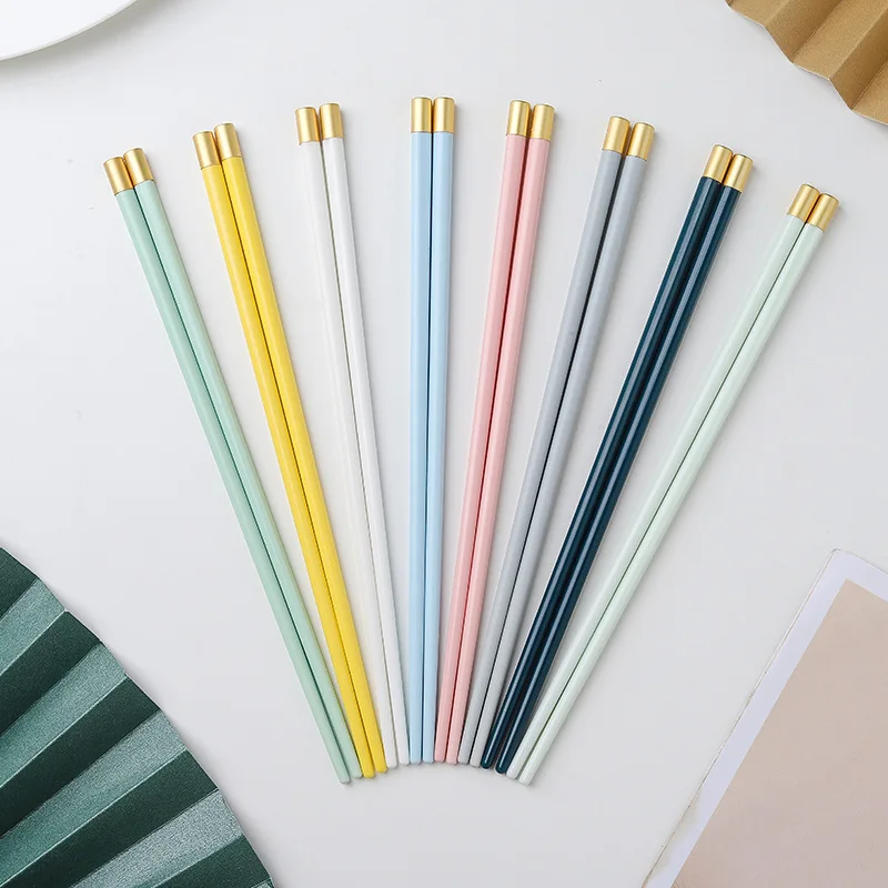 New ceramic chopsticks are available in a variety of colors. It is not easy to mildew and easy to clean family gift box