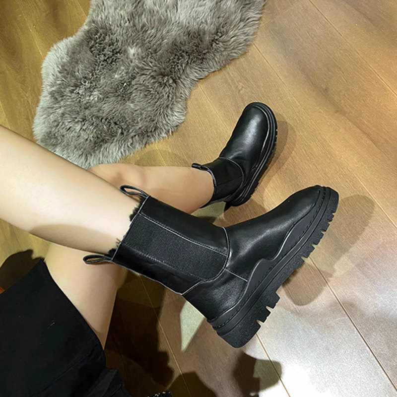 Женские кожаные зимние сапоги на платформе