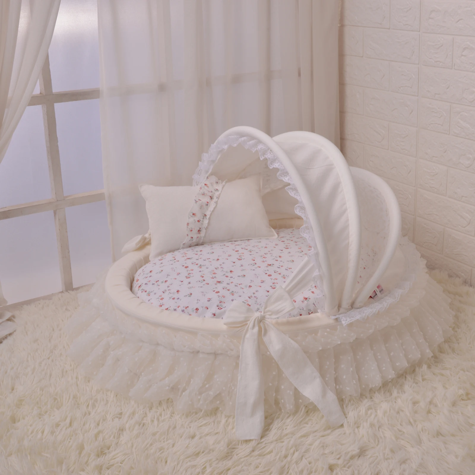 

Luxury Pet Cradle Lace Decorated High-End Dog Bed Comfortable Thick Cotton Padded Dog Kennel