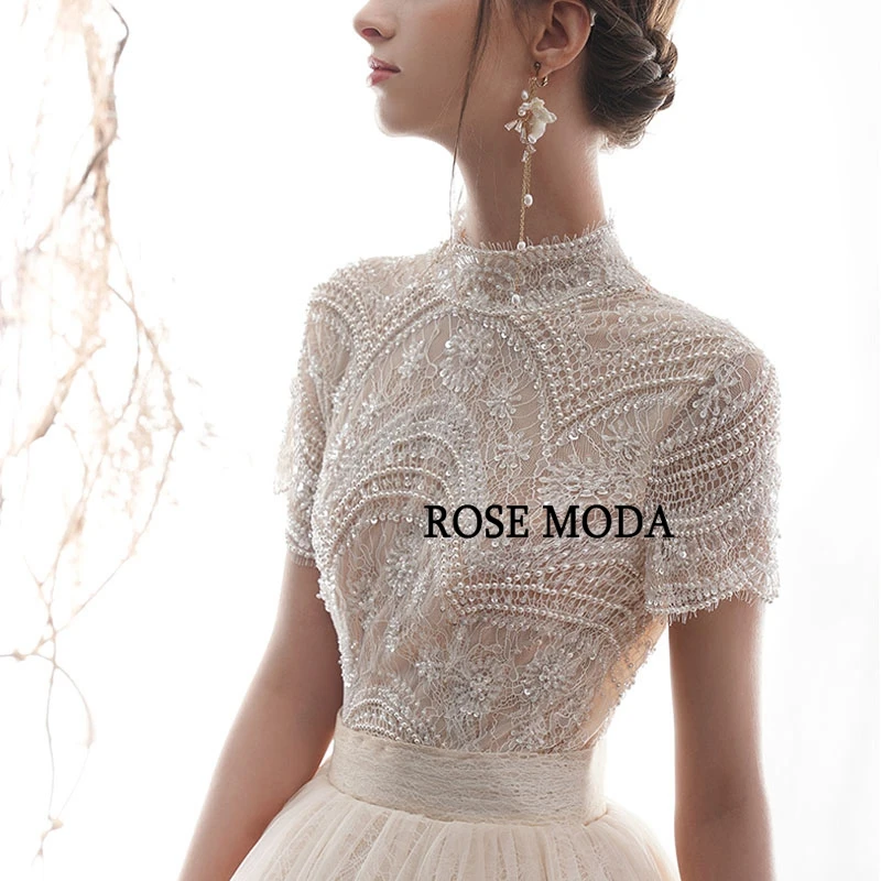 

Rose Moda High Neck Short Sleeves Chantilly Lace Wedding Dress 2020 Long Train Princess Wedding Ball Gown with Pearls