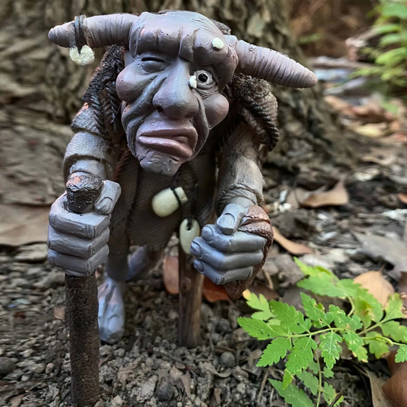 

The Villain Weird Bigfoot Giant Garden Decoration Resin Ornaments Gnome Decoration Villa Home Figurines Decoartion Statue