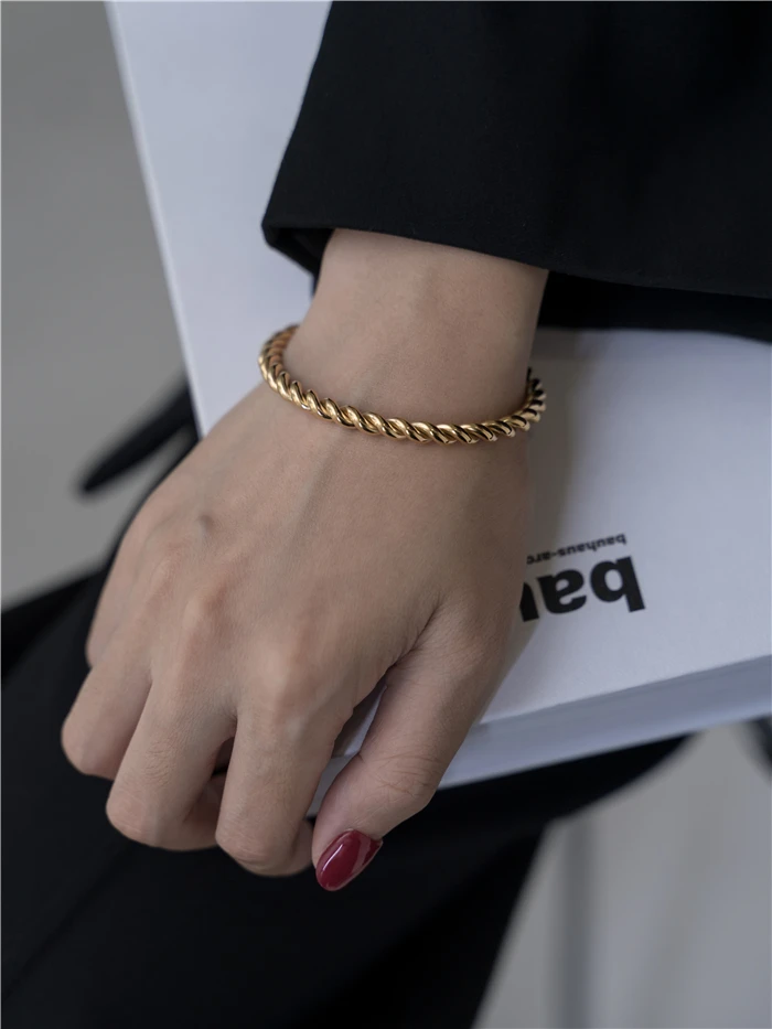 

Titanium With 18K Twist Bangle Women Jewelry Chic Gown Party T Show Sweet Boho Trendy OL Simply INS Japan Korean