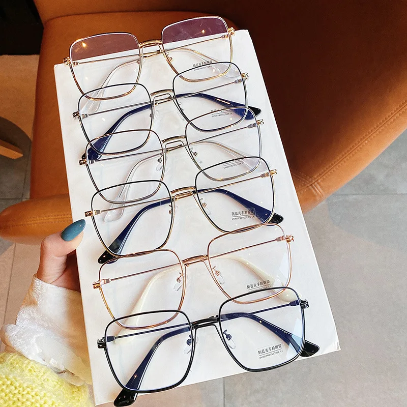 

Unique Gold Wire Alloy Hollow Anti-blue Light Eyeglasses For Women Vintage Brand Square Computer Gold Clear Glasses Frame Men