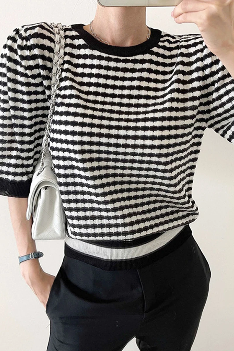 

South Korea chic summer retro round neck hemming contrast stripe design pullover loose puff sleeve sweater top