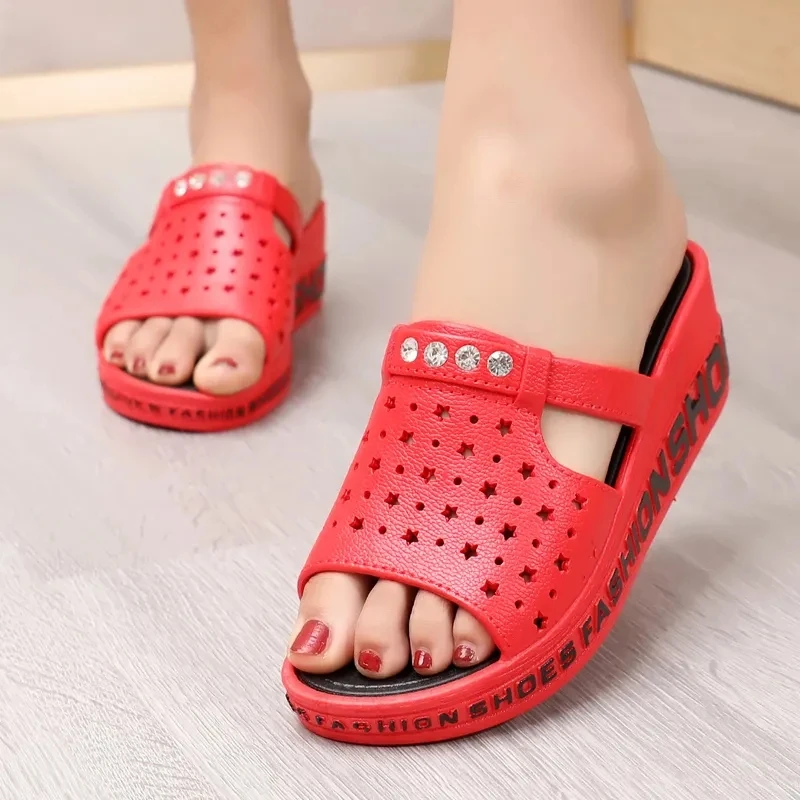 

Сандалии женские с перфорацией, Модные Повседневные Дышащие тапочки на танкетке, нескользящая обувь, лето 2022