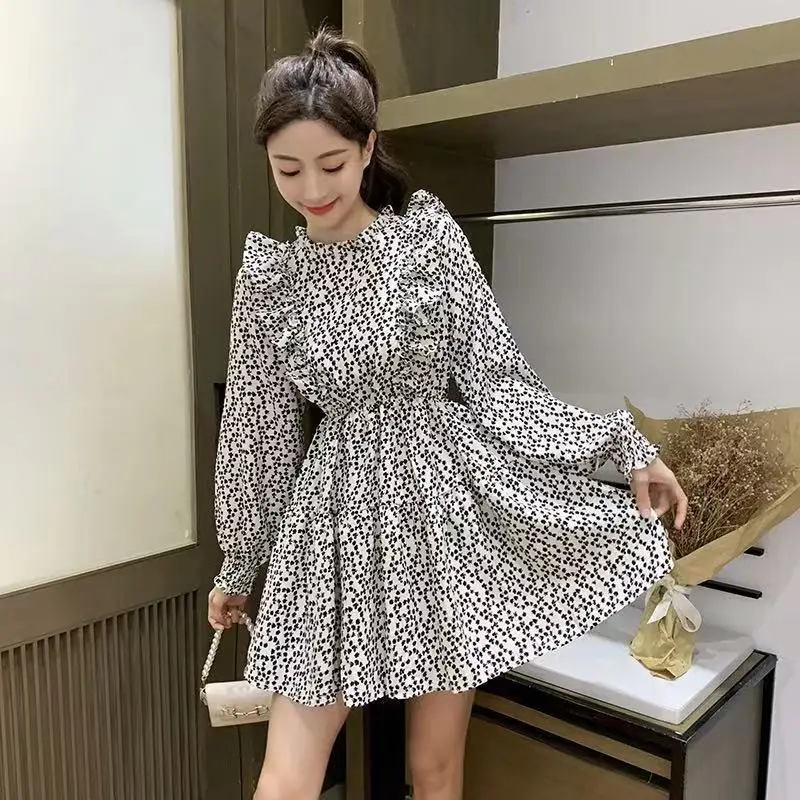 

Chiffon Dress with fragmentary flowers in spring
